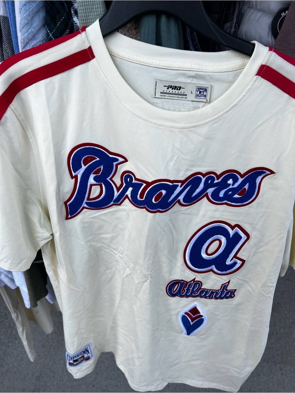 Atlanta Braves Cream Short Sleeve VTG. Replica Jersey with Red Shoulder Stripes